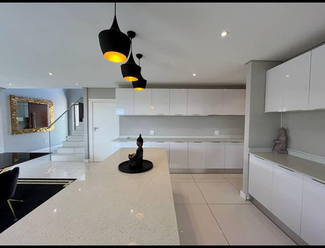 5 BEDROOM CLUSTER FOR SALE IN IZINGA RIDGE